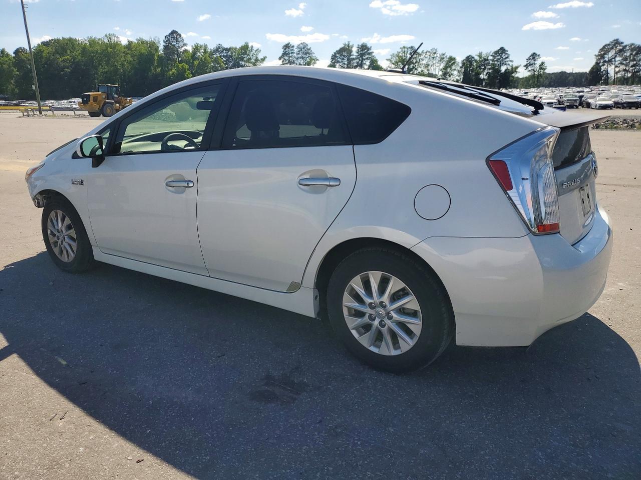 2014 Toyota Prius Plug-In Hybrid Base - Фото 2