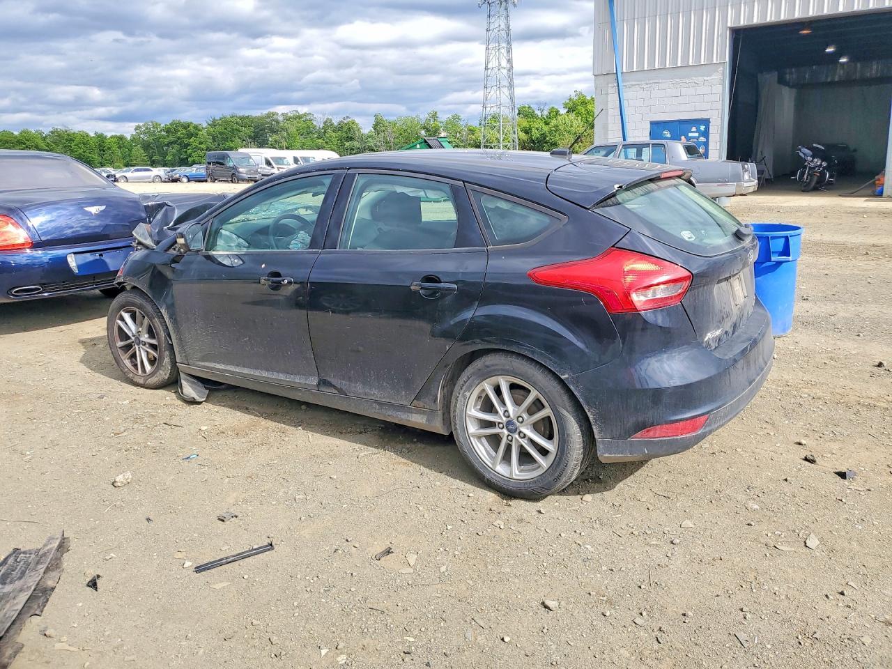 2016 Ford Focus Se - Image 2