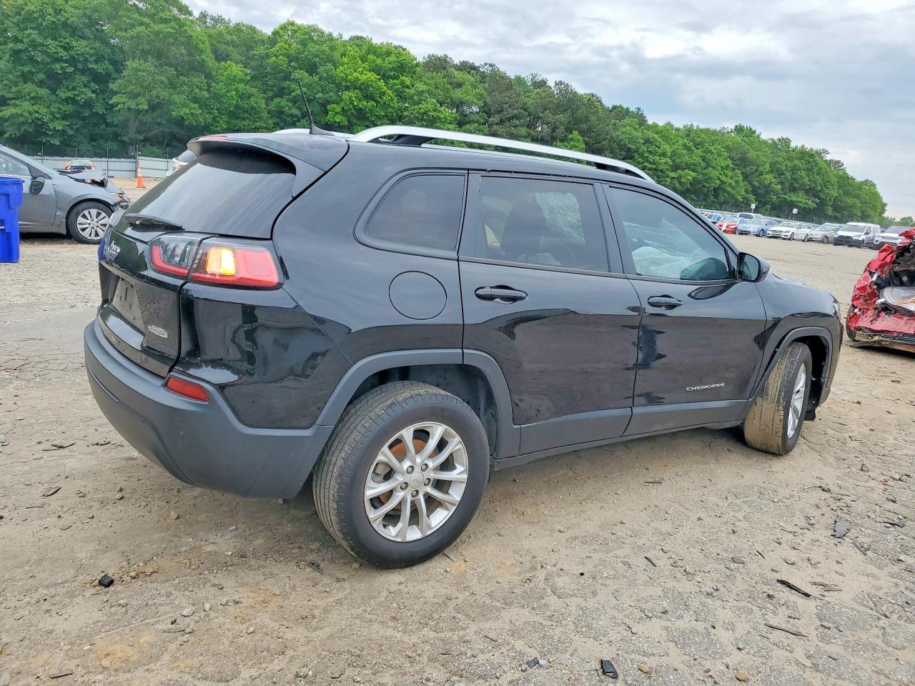 2020 Jeep Cherokee Latitude - Image 3