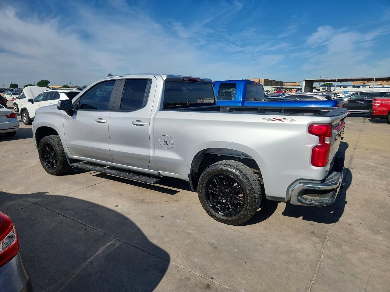 2020 Chevrolet Silverado K1500 Lt - Фото 2