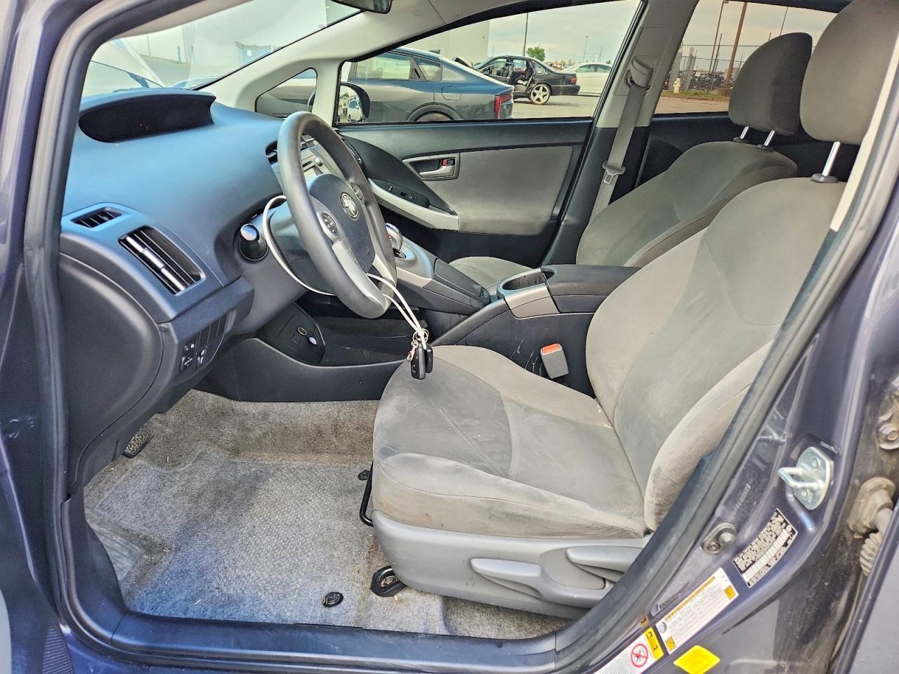 2015 Toyota Prius Two - Фото 7