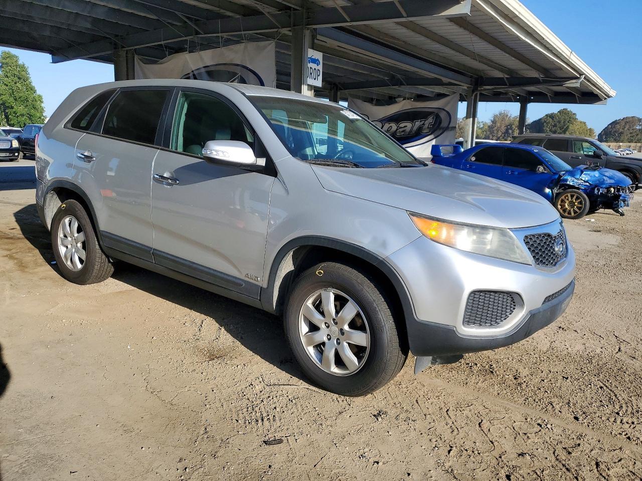 2011 Kia Sorento Lx - Image 4