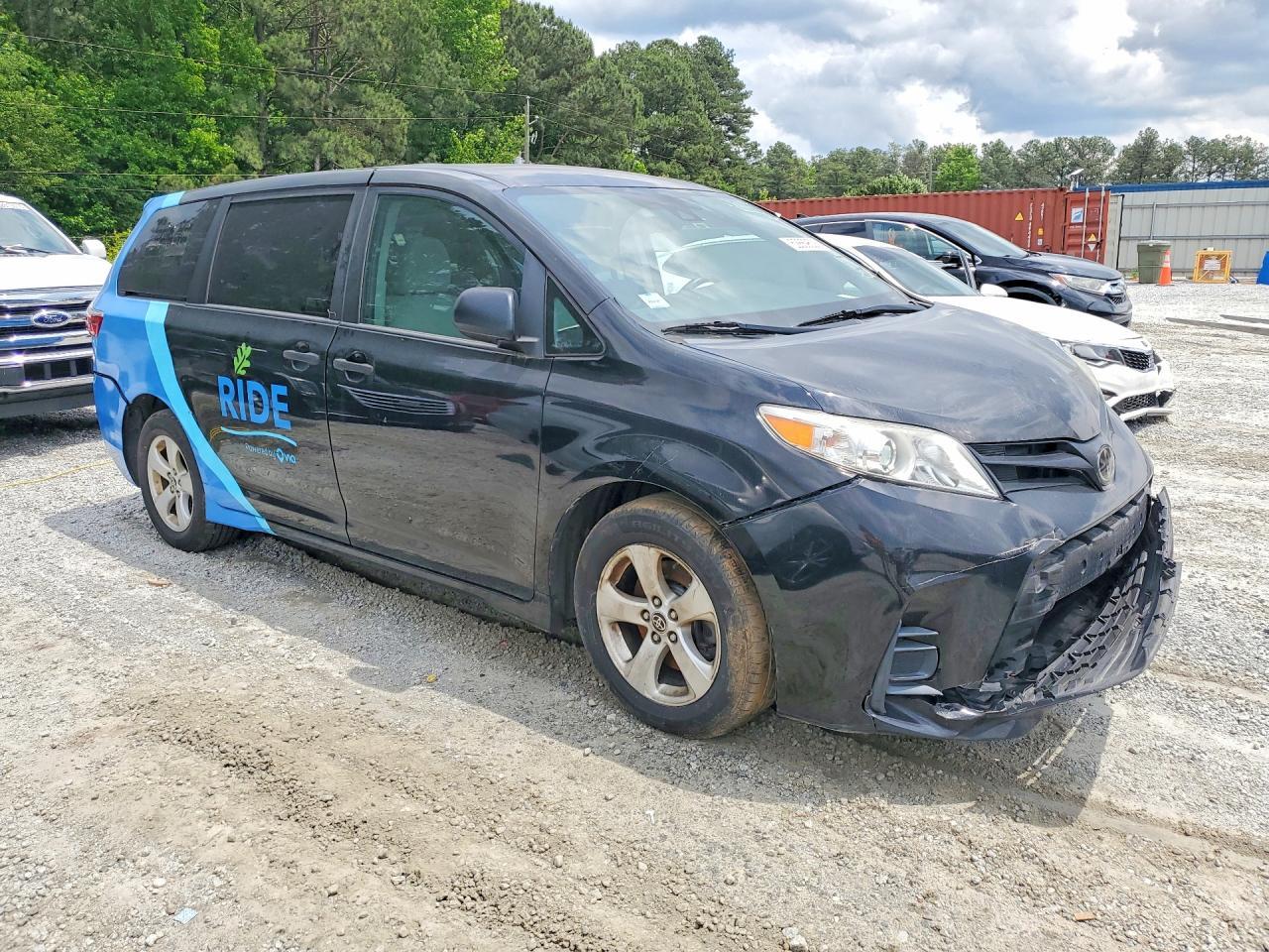 2020 Toyota Sienna L - Image 4