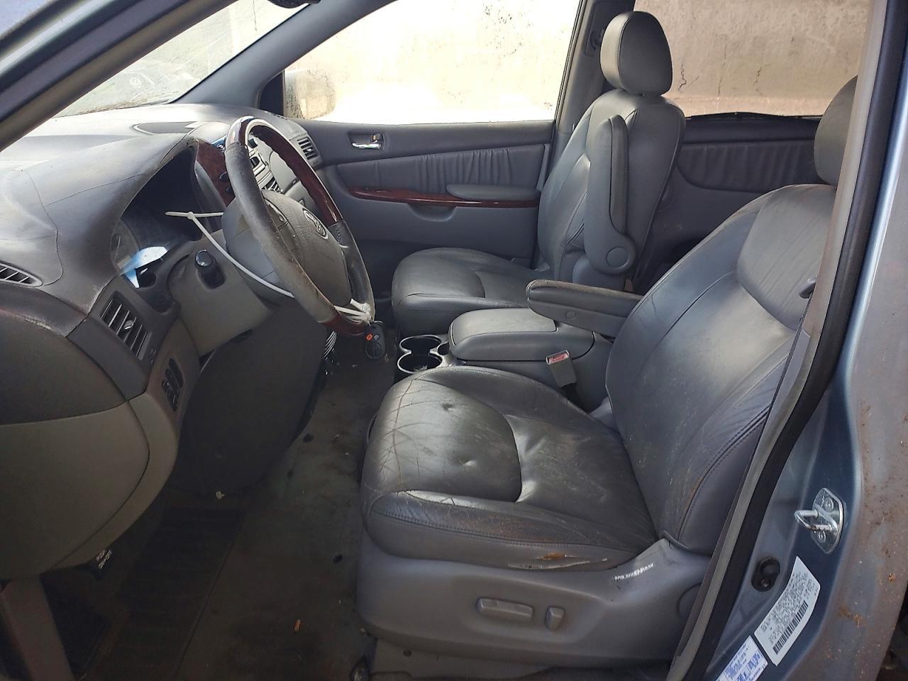 2013 Toyota Sienna - Фото 7