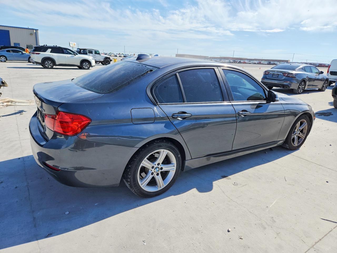 2014 BMW 320 I xDrive - Фото 3