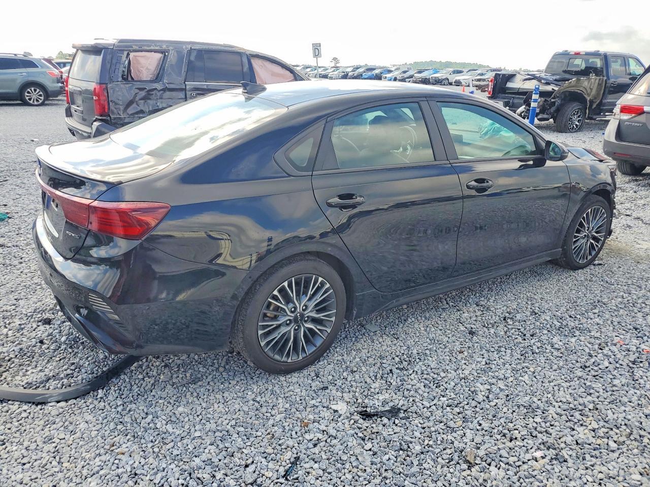 2022 Kia Forte Gt Line - Фото 3