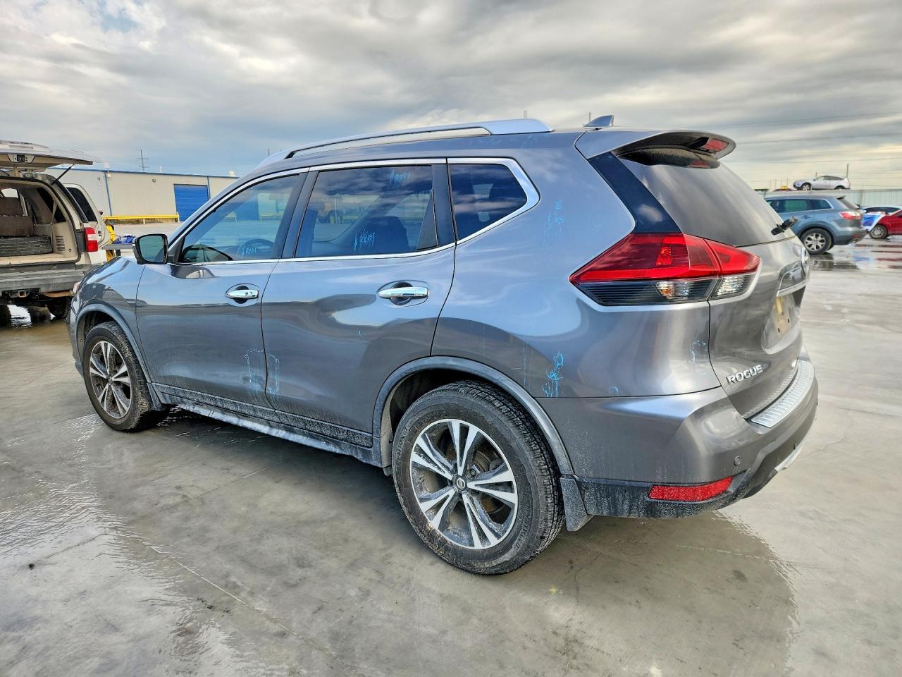 2019 Nissan Rogue Sv - Image 2