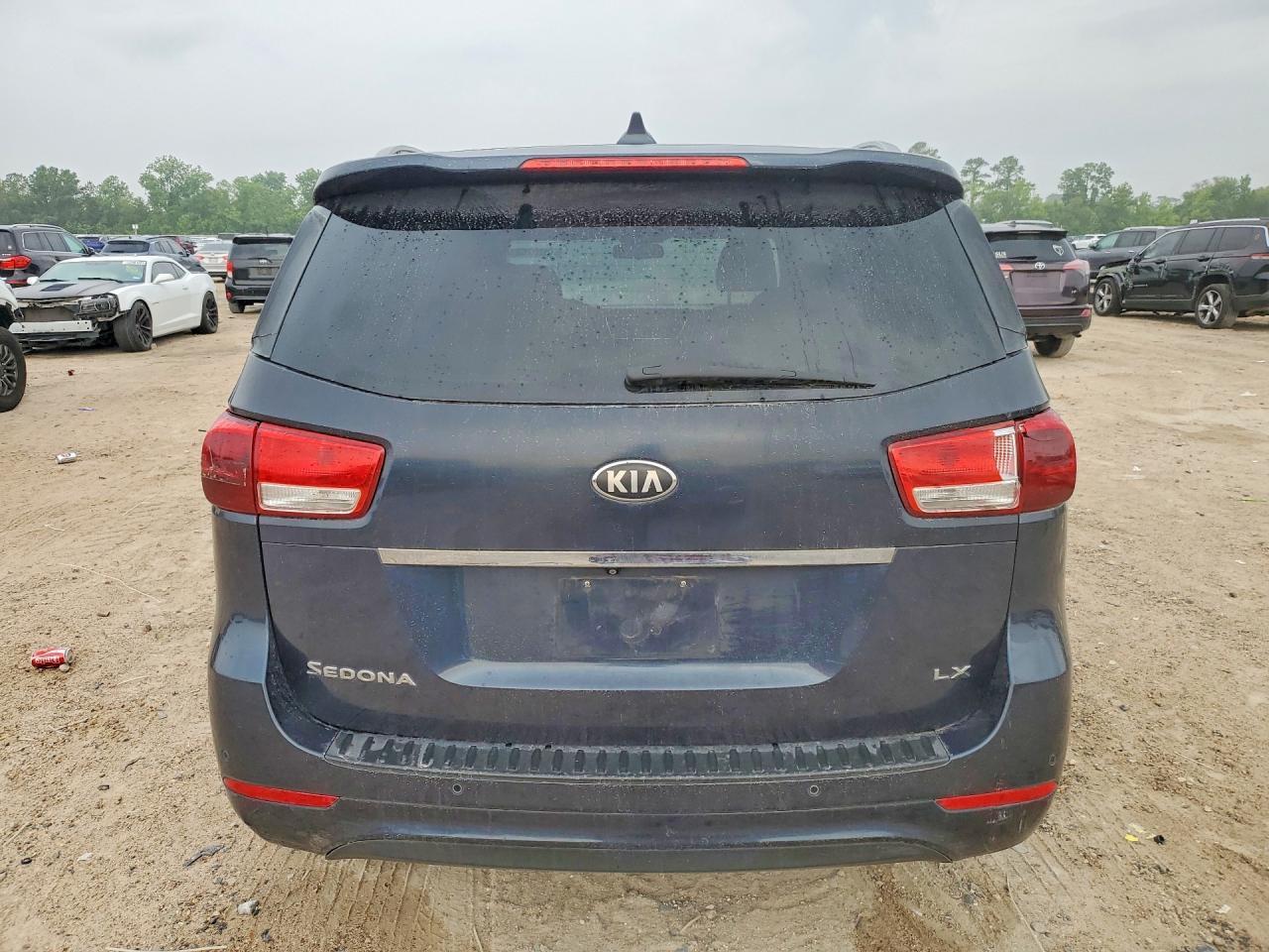 2016 Kia Sedona Lx - Image 6