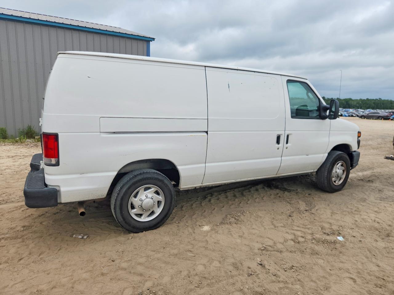 2014 Ford Econoline E250 Van - Фото 3
