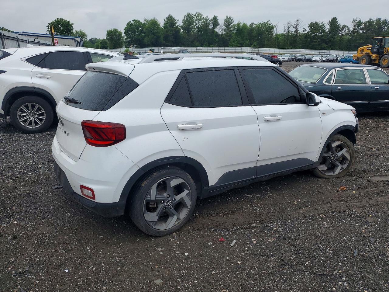 2021 Hyundai Venue Sel - Image 3