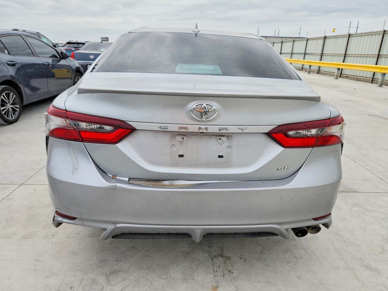 2022 Toyota Camry Se - Image 6
