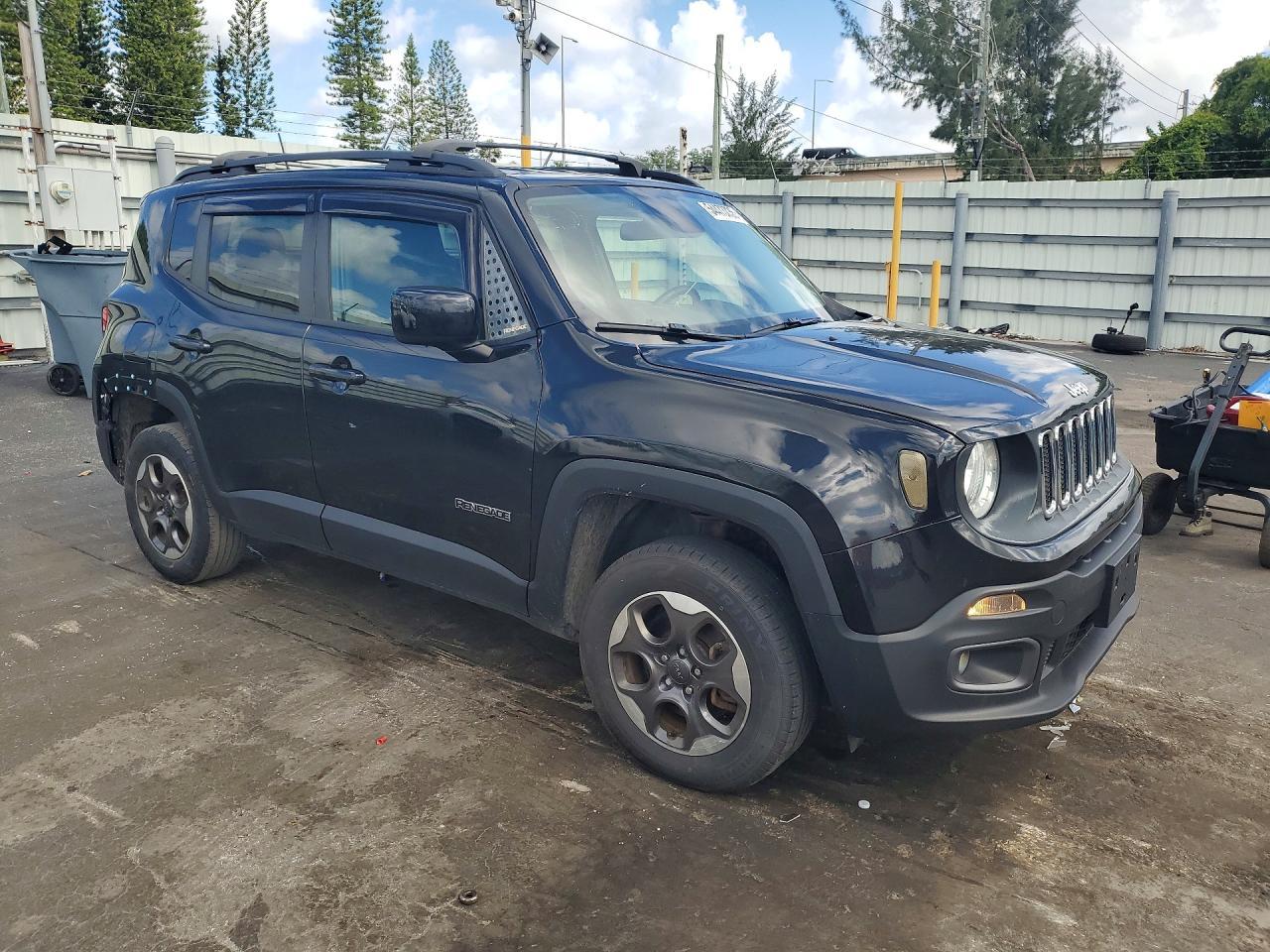 2016 Jeep Renegade Latitude - Image 4