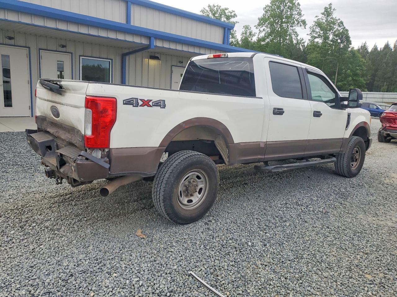 2017 Ford F250 Super Duty - Image 3