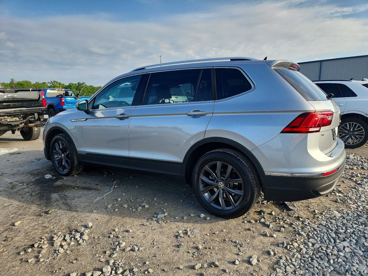 2022 Volkswagen Tiguan Se - Фото 2