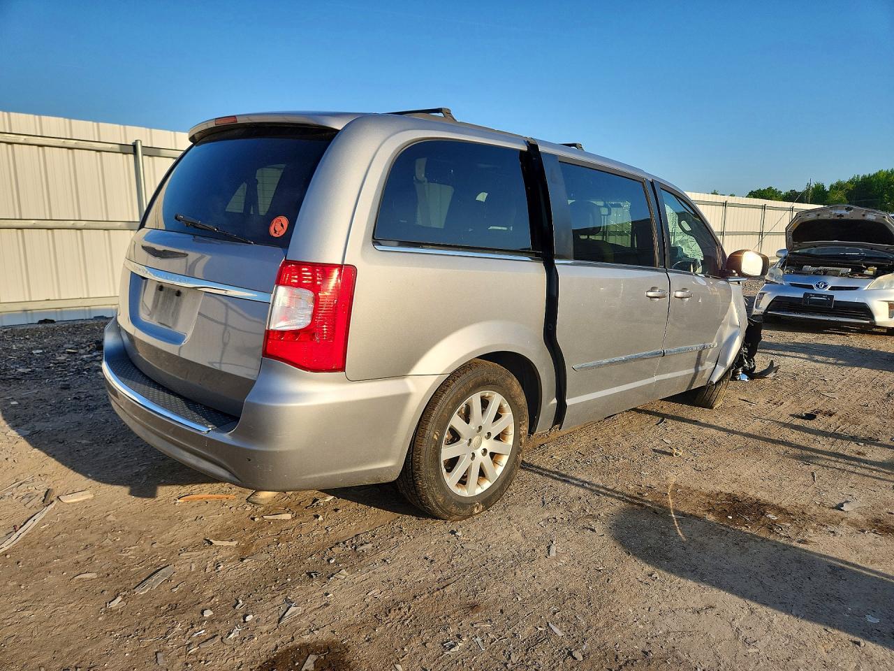 2013 Chrysler Town & Country Touring - Image 3
