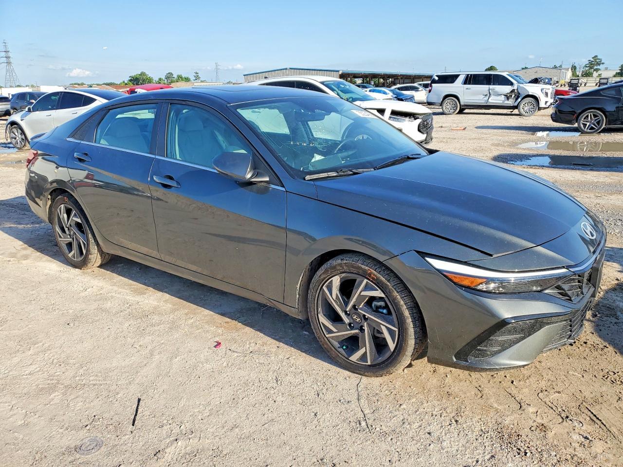 2025 Hyundai Elantra Limited - Image 4