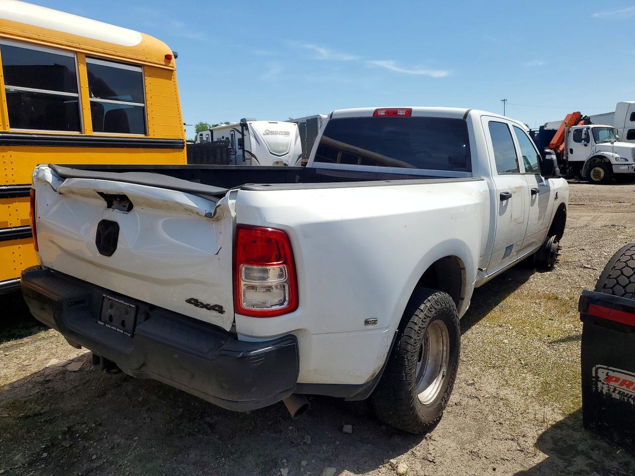 2023 Ram 3500 Tradesman - Фото 3