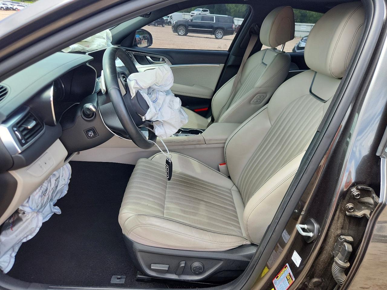 2022 Genesis G70 2.0T - Image 7