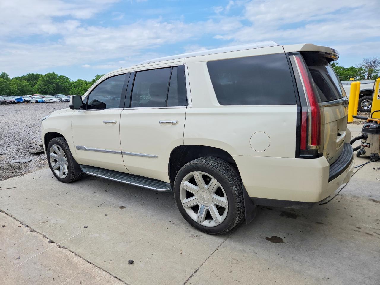 2015 Cadillac Escalade Luxury - Фото 2