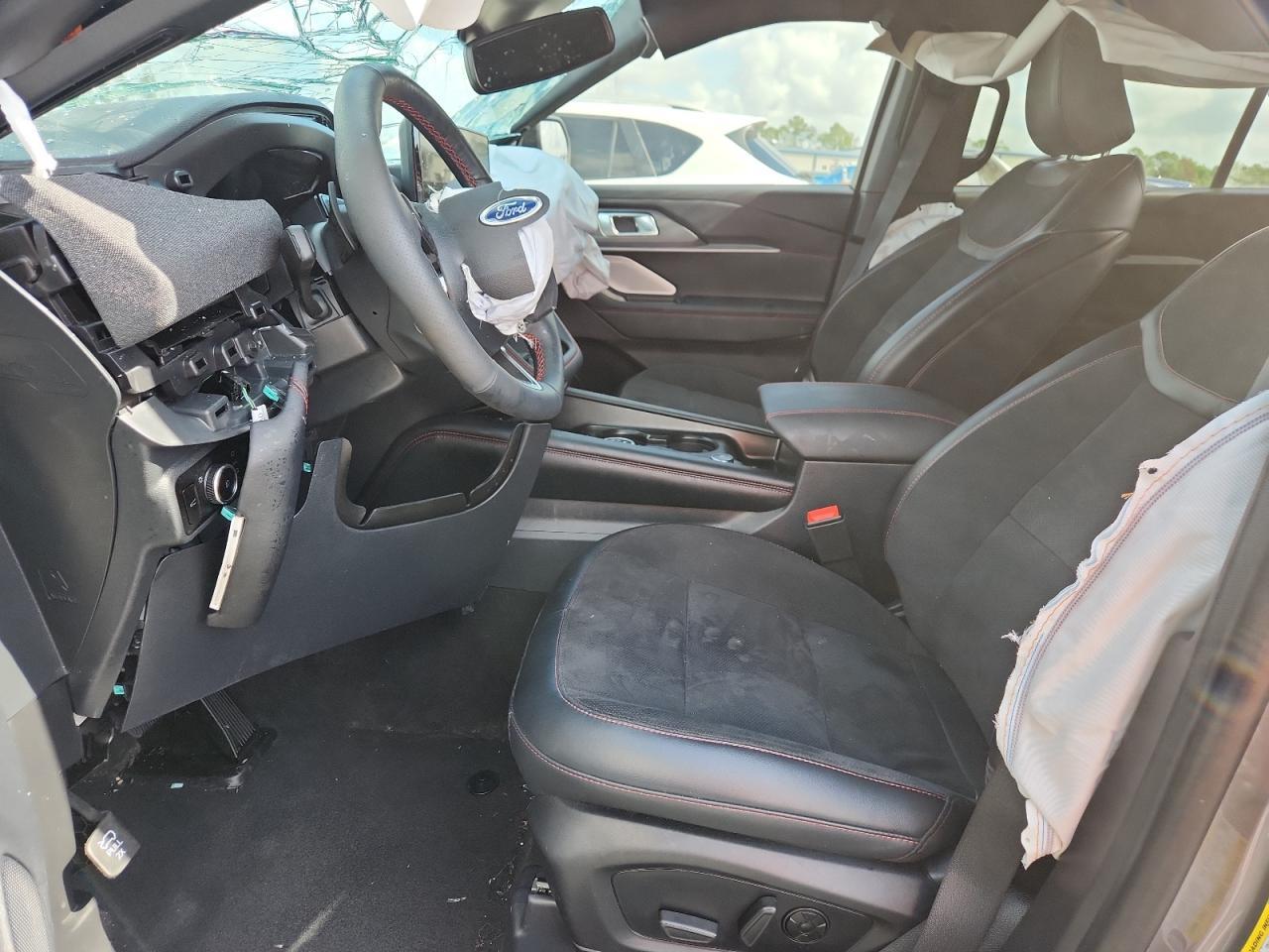2025 Ford Explorer - Image 7