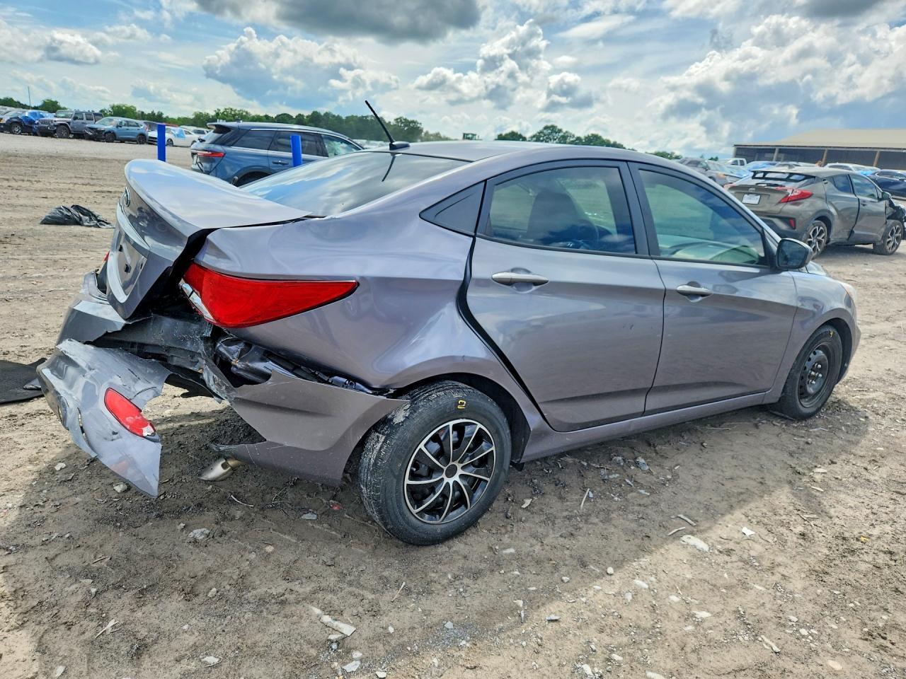 2016 Hyundai Accent - Фото 3