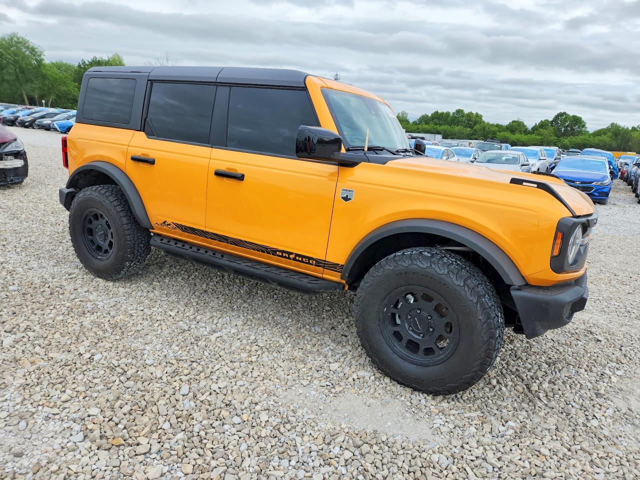 2022 Ford Bronco - Image 4