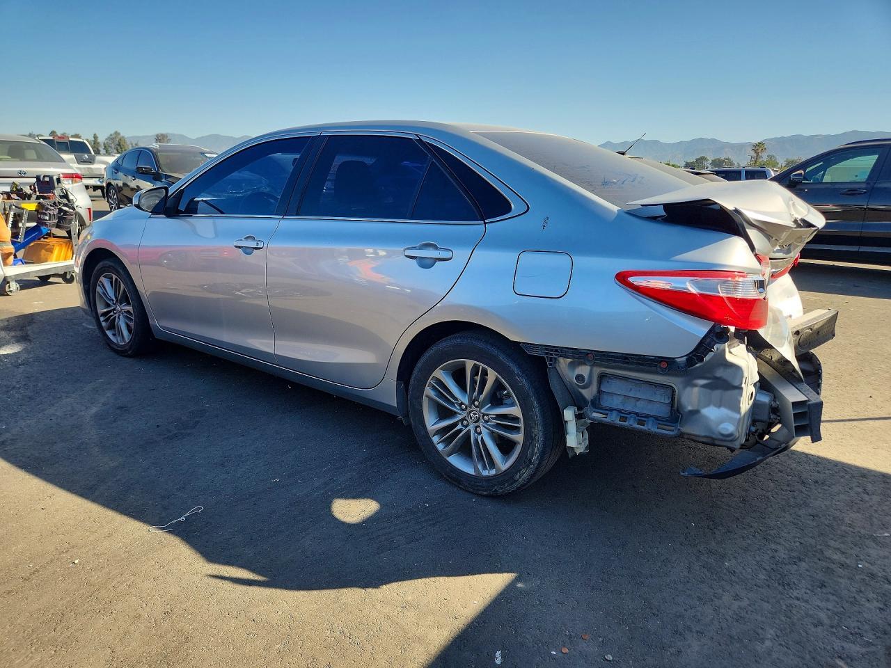 2017 Toyota Camry Se - Фото 2