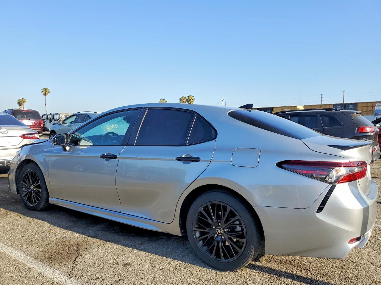 2021 Toyota Camry Se Nightshade - Фото 2