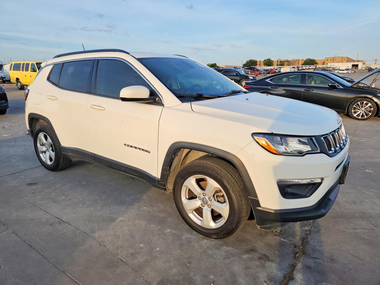2018 Jeep Compass Latitude - Image 4