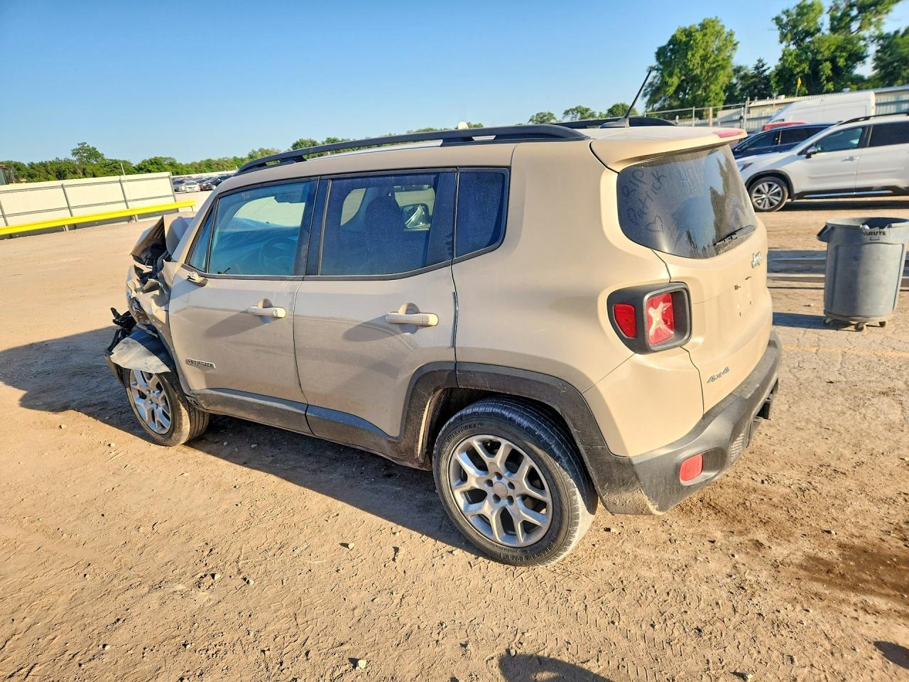 2015 Jeep Renegade Latitude - Image 2