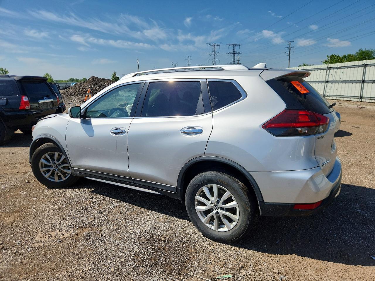 2018 Nissan Rogue Sv - Image 2