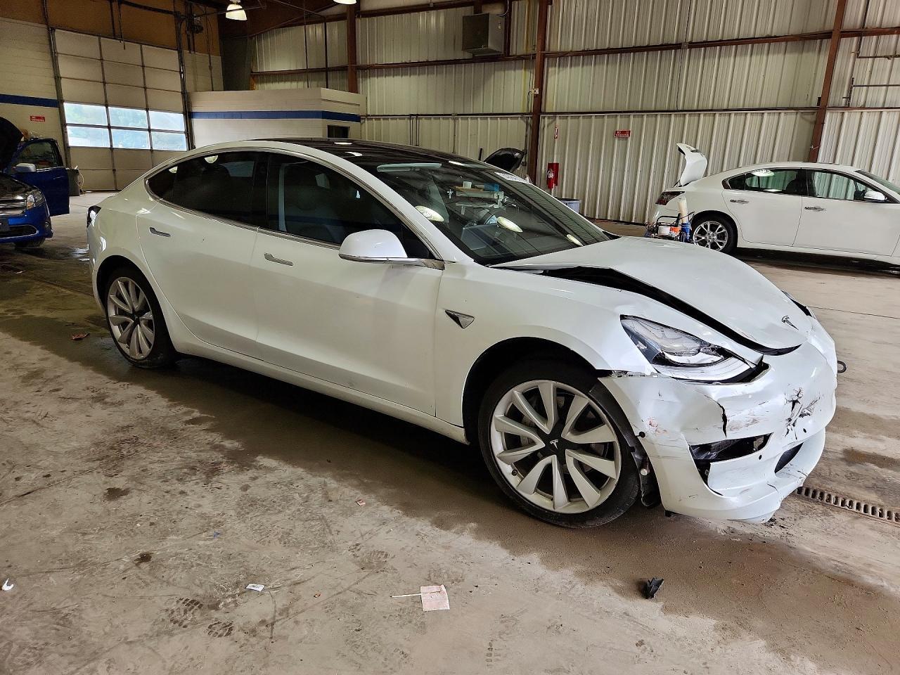 2020 Tesla Model 3 - Фото 4