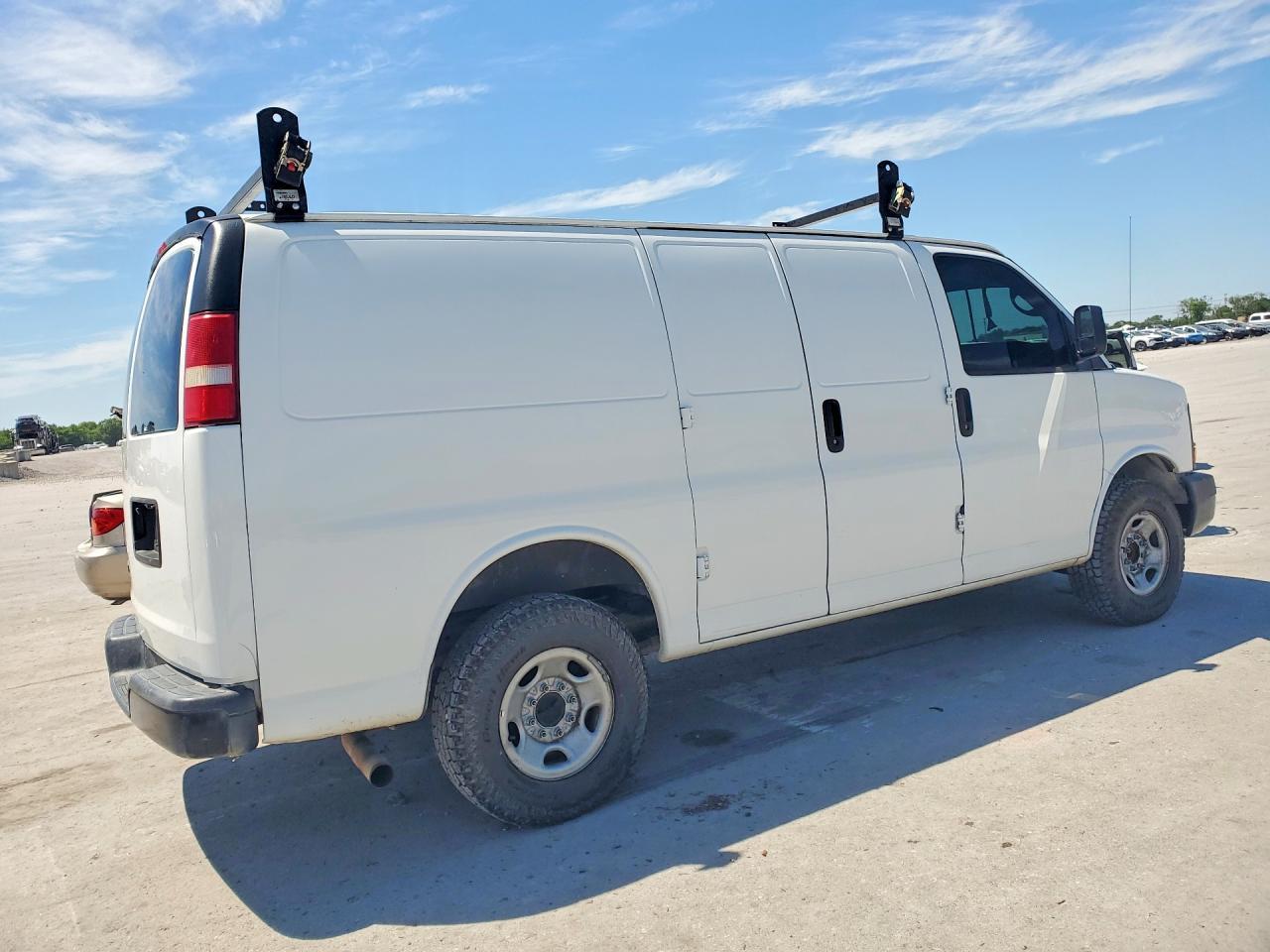 2015 Chevrolet Express 2500 Cargo Delivery Van - Image 3