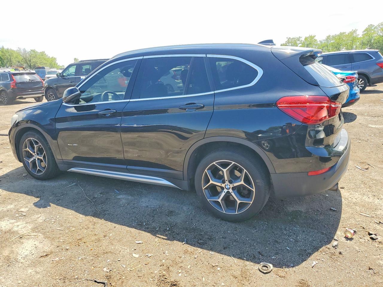 2017 BMW X1 xDrive28I - Фото 2