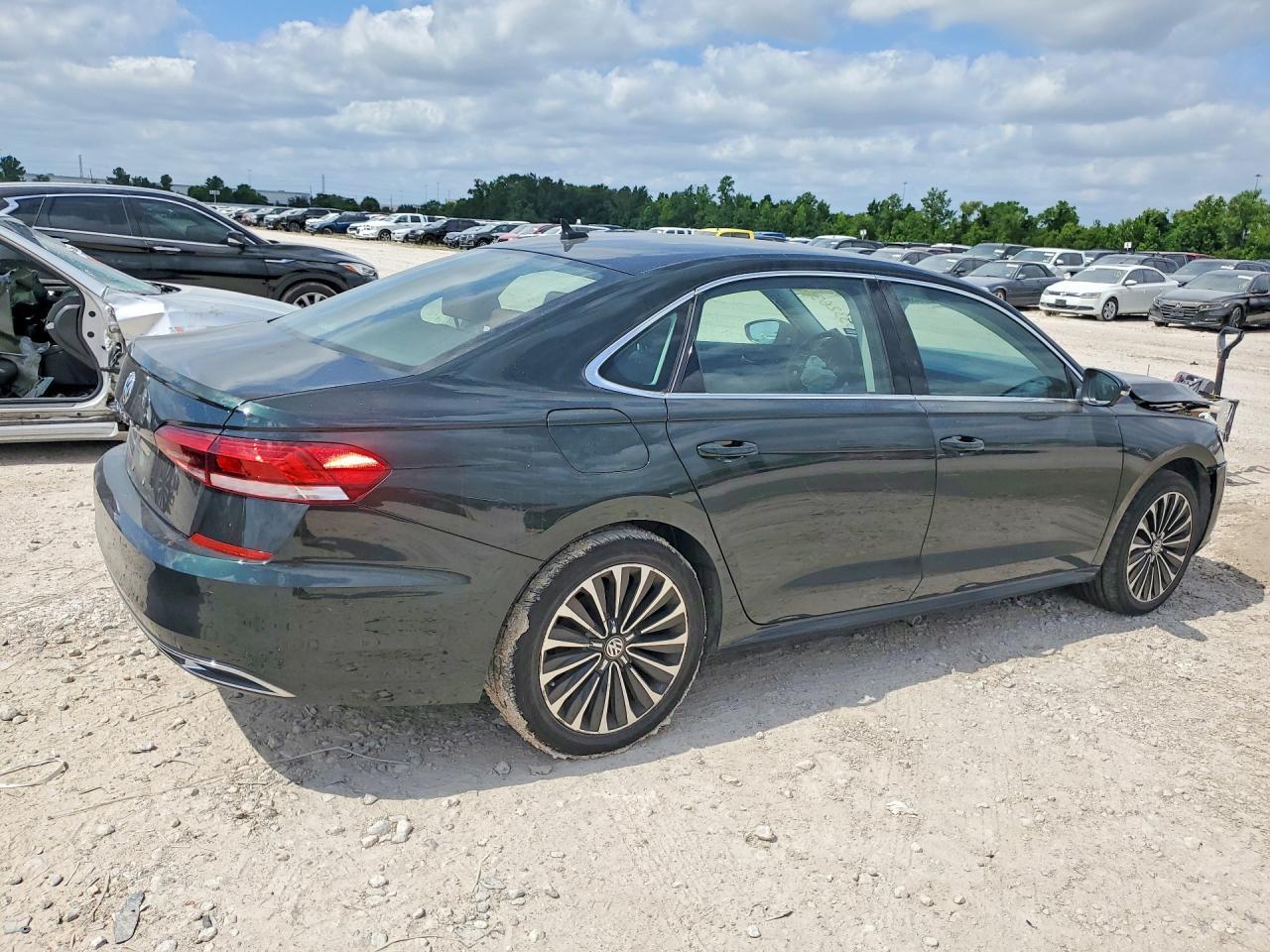 2022 Volkswagen Passat Limited Edition - Фото 3