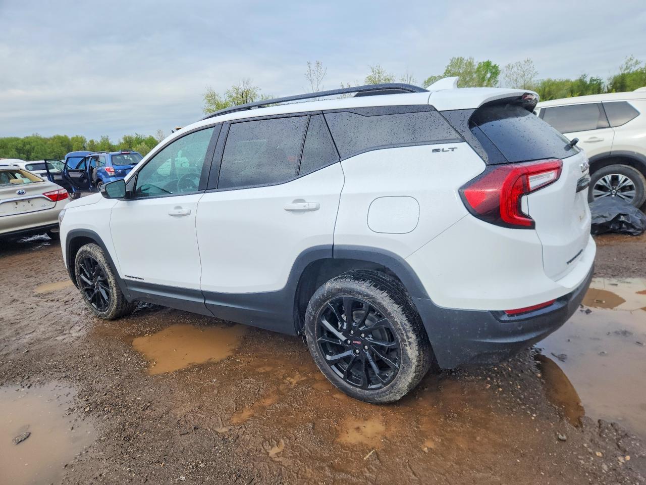 2023 GMC Terrain Slt - Image 2