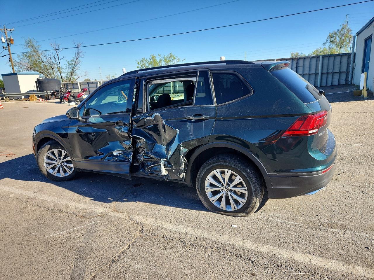 2019 Volkswagen Tiguan S - Фото 2