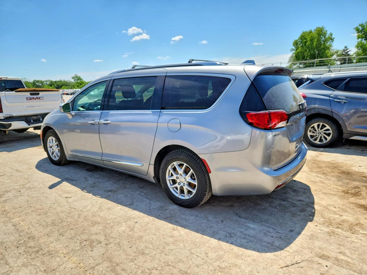2020 Chrysler Pacifica Touring L - Фото 2