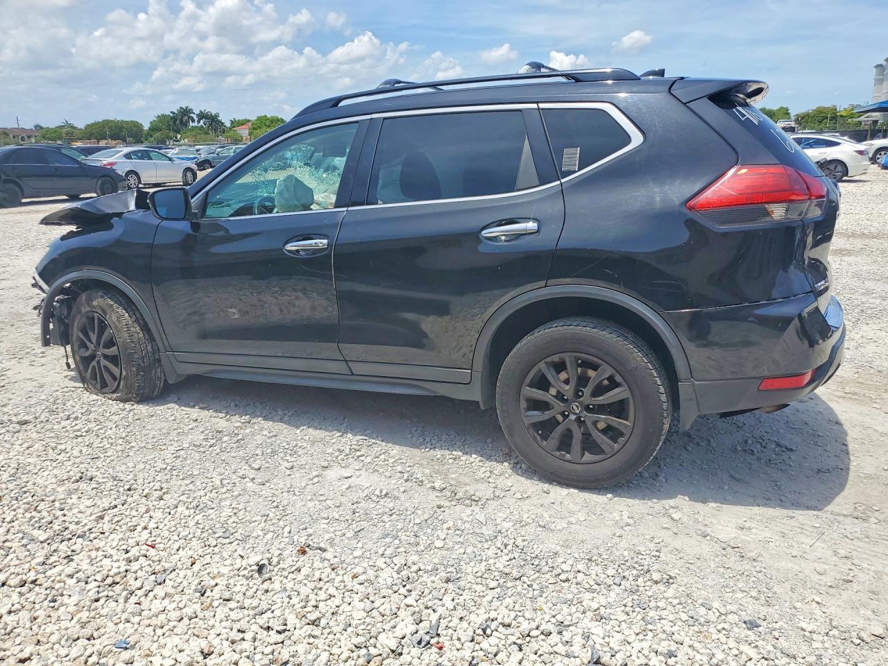 2017 Nissan Rogue Sv - Image 2