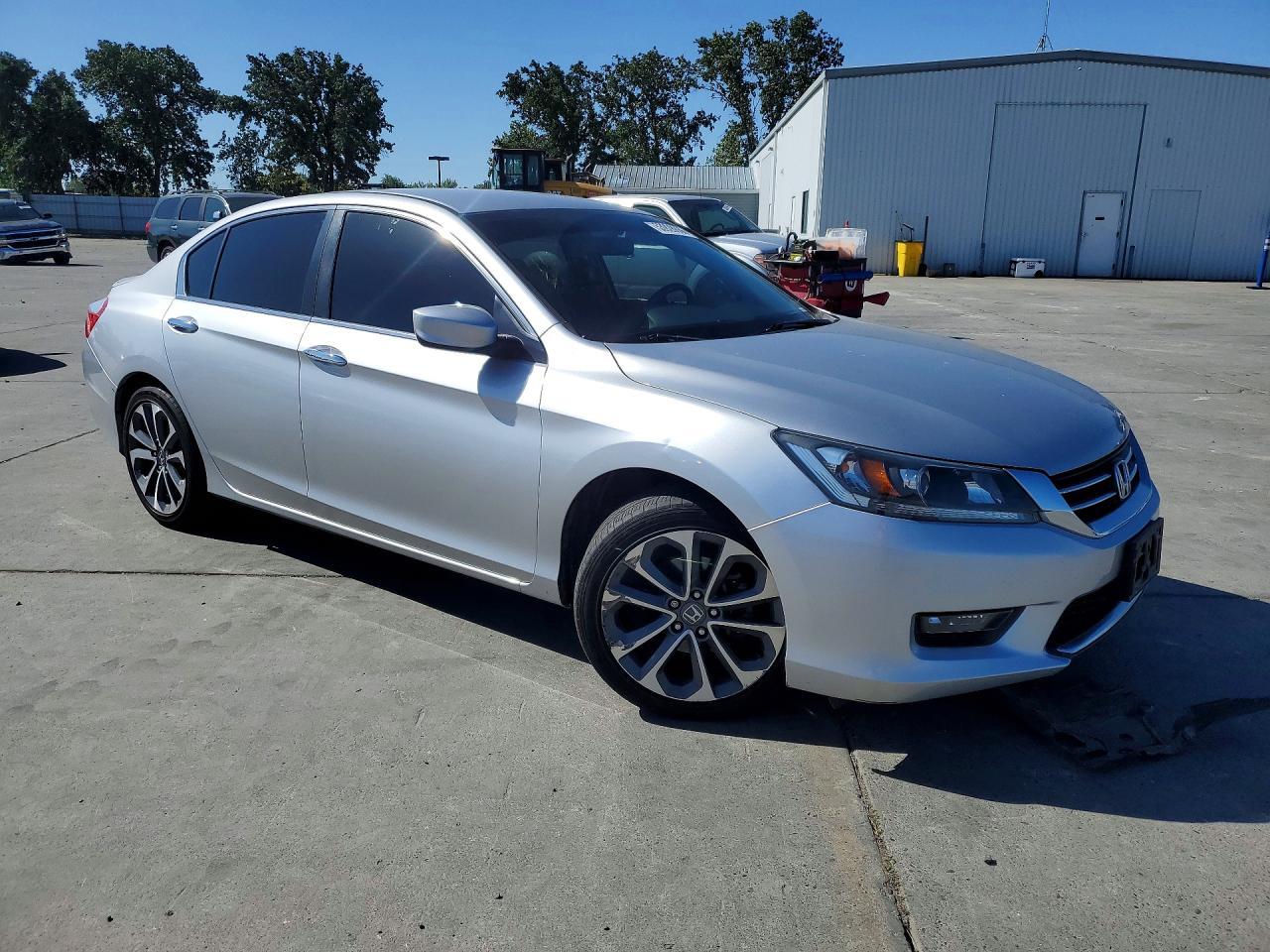 2015 Honda Accord Sport - Image 4