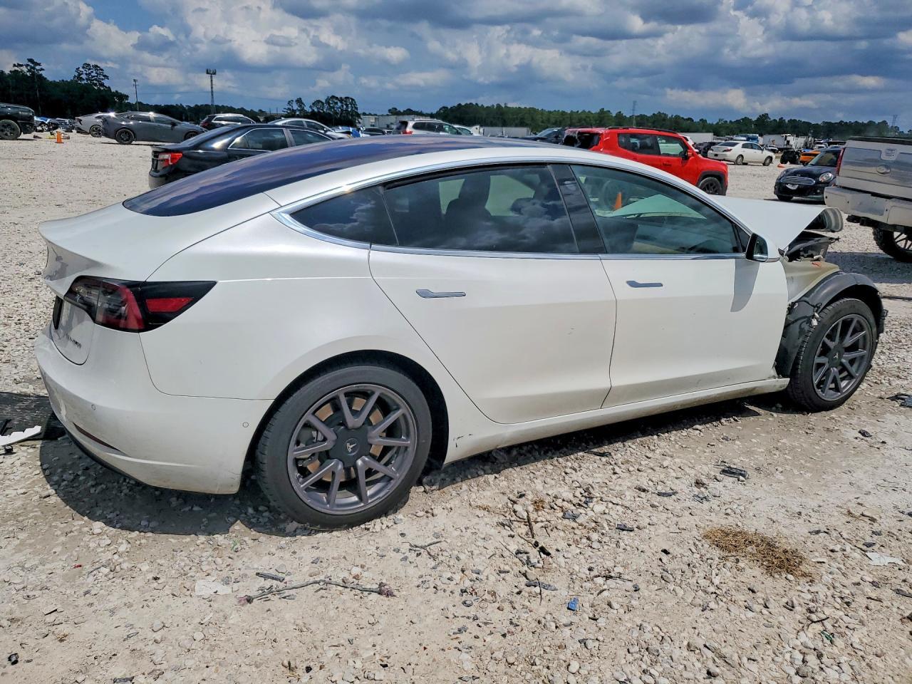 2018 Tesla Model 3 - Фото 3