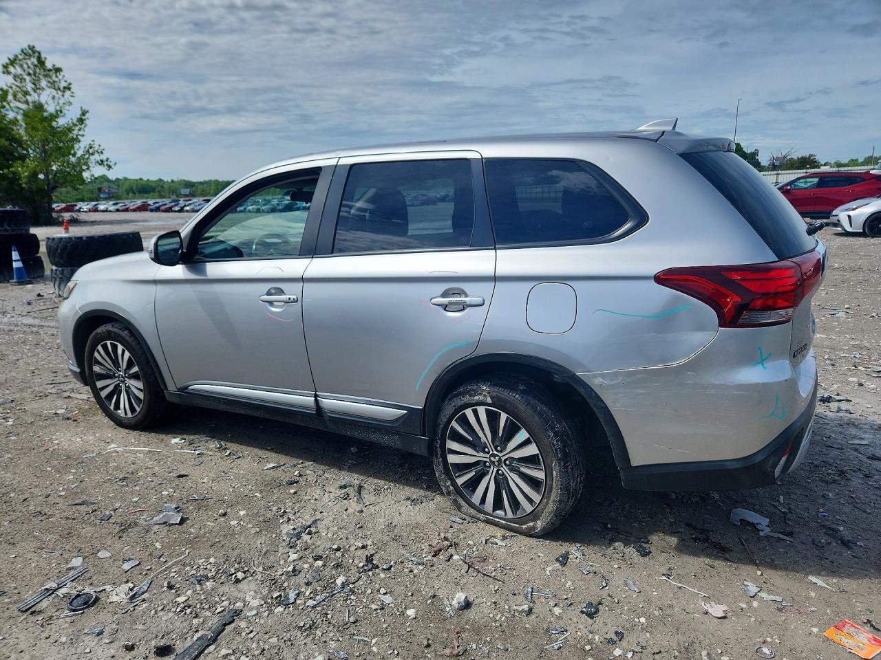 2019 Mitsubishi Outlander Se - Image 2