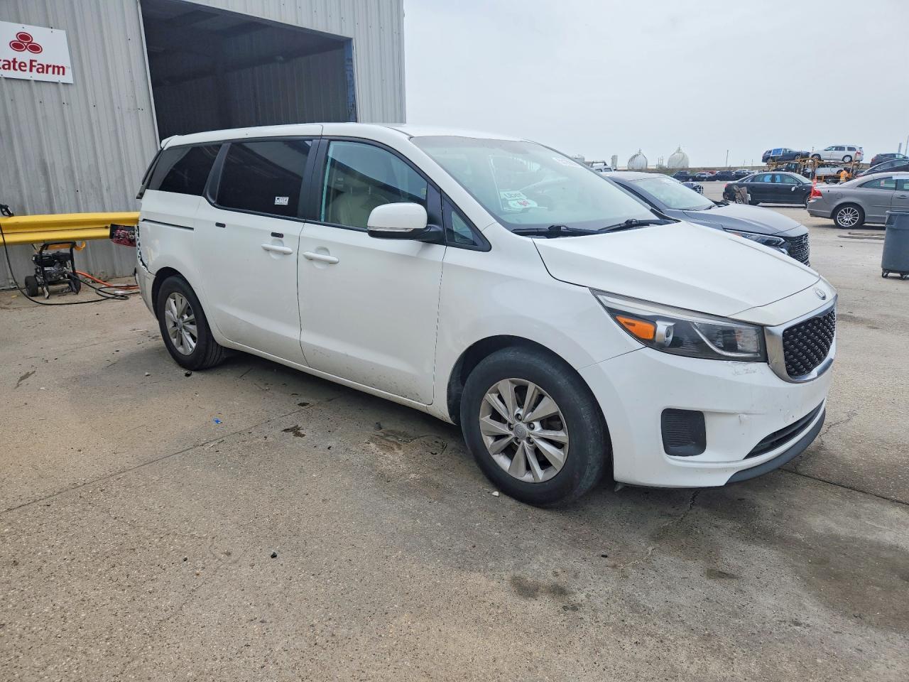 2017 Kia Sedona Lx - Image 4