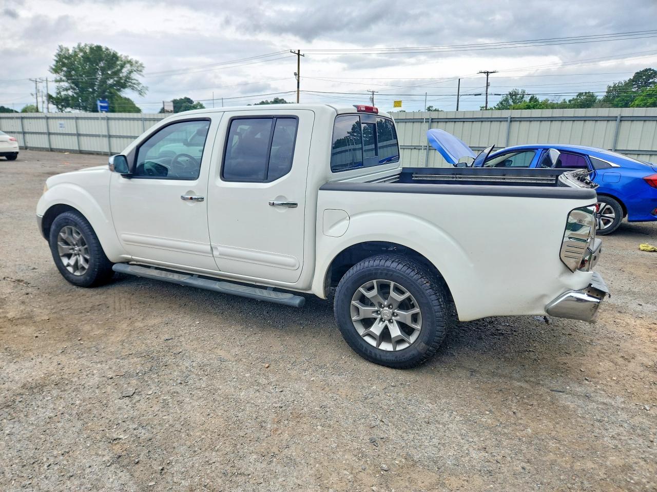 2019 Nissan Frontier Sl - Image 2