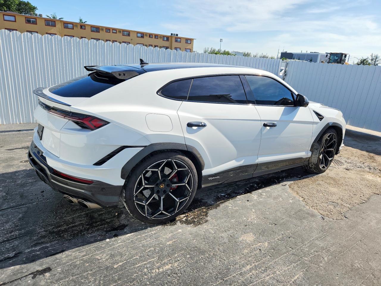 2024 Lamborghini Urus Performante - Фото 3