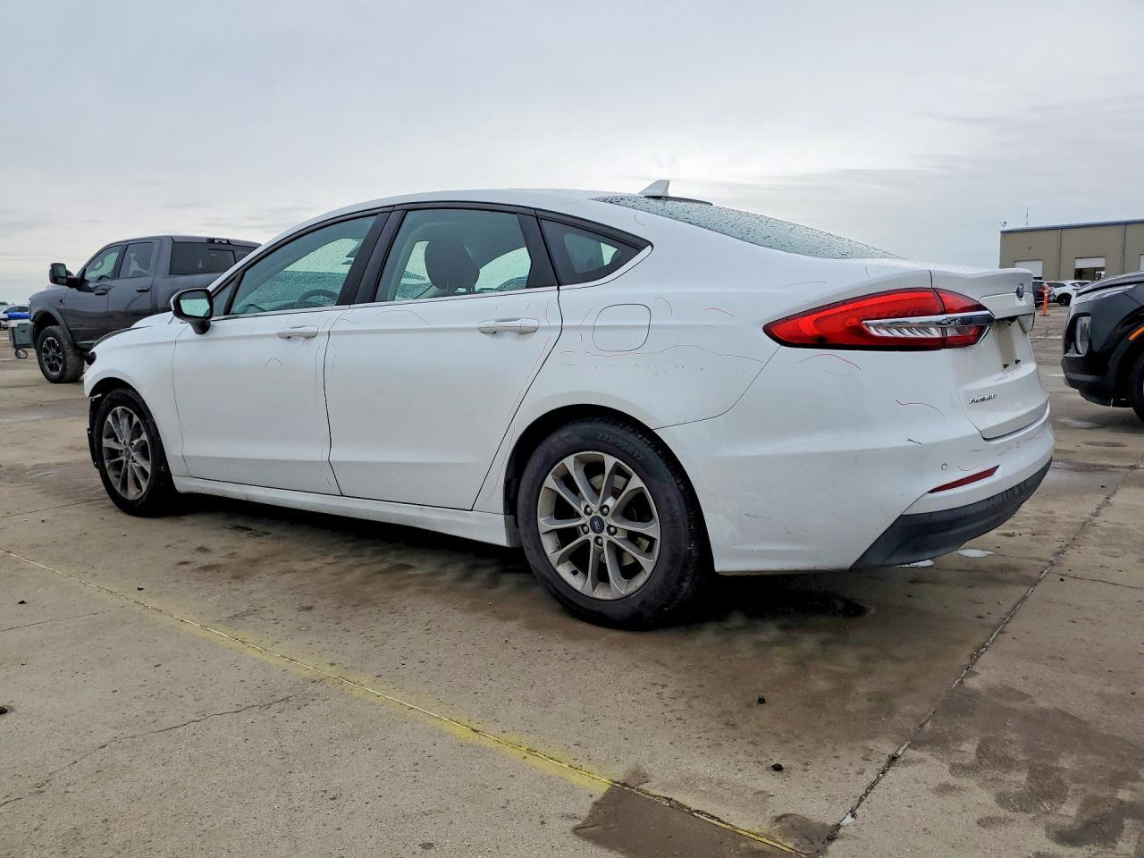 2020 Ford Fusion Se - Фото 2