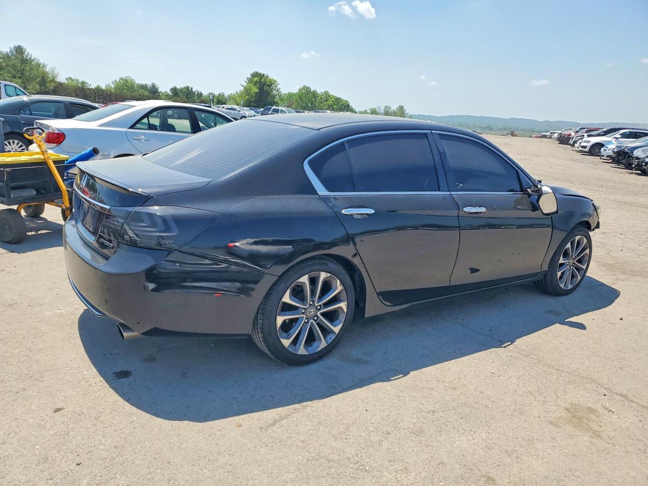 2015 Honda Accord Sport - Image 3