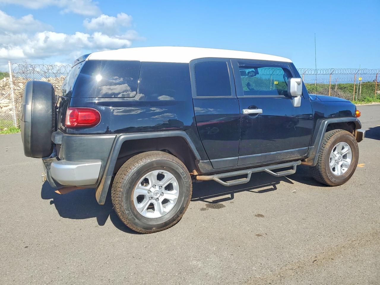 2011 Toyota Fj Cruiser Base - Image 3