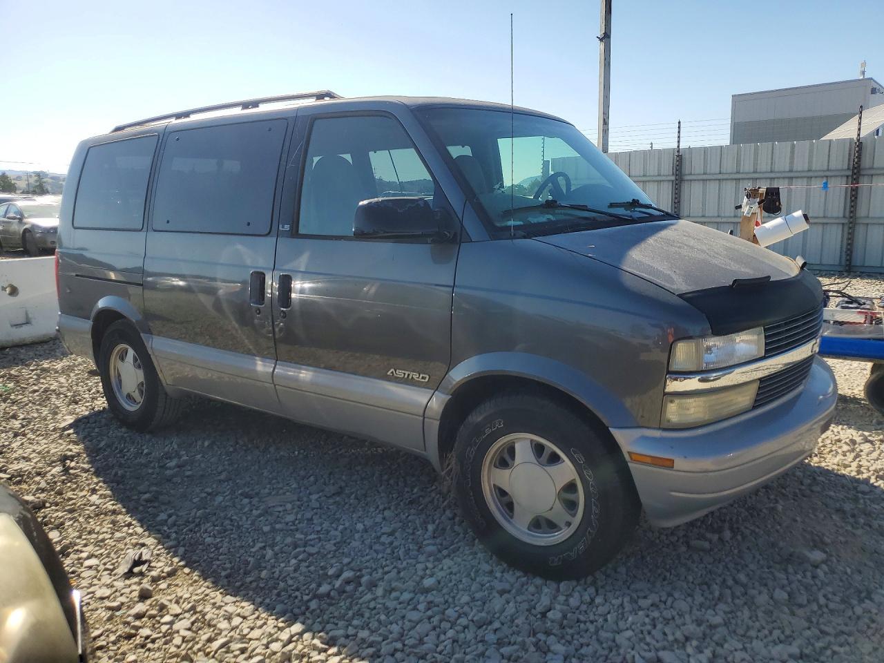 1999 Chevrolet Astro - Image 4