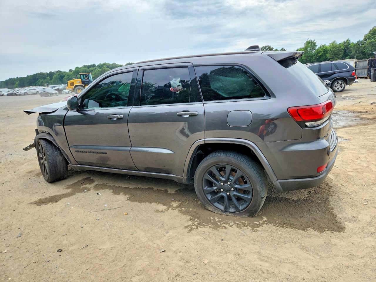 2017 Jeep Grand Cherokee Laredo - Image 2